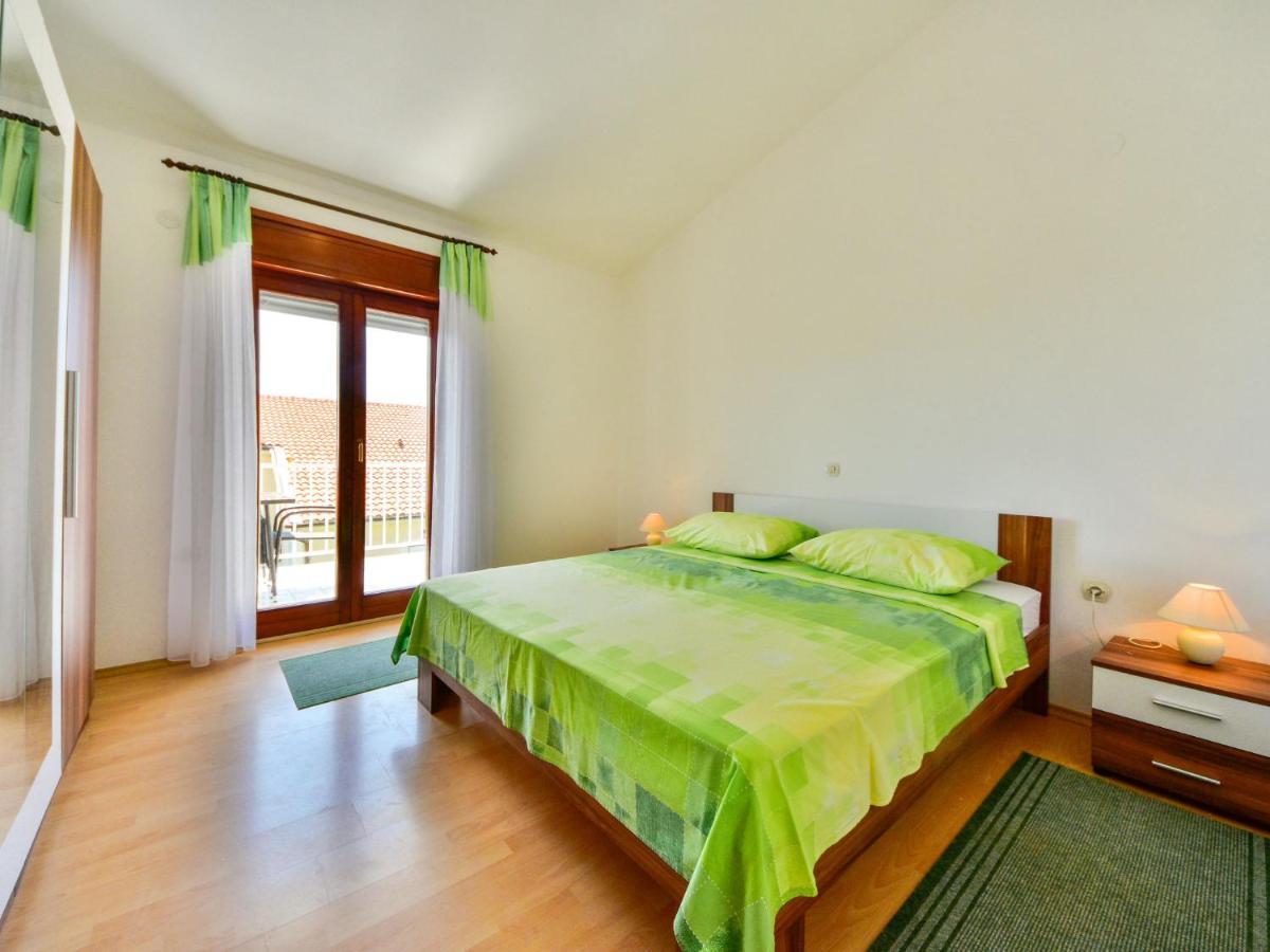 Apartment Apartment Fani-4 By Interhome